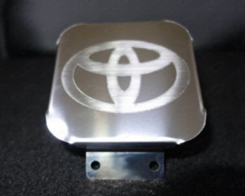 1 249 р. Заглушка на фаркоп с логотипом Toyota (на фаркопы TCC, нержавеющая сталь) TCC  Toyota Fortuner  AN160 - RAV4 ( XA40,  XA50). Увеличить фотографию 1