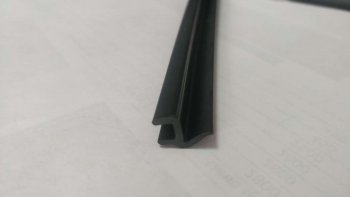 Универсальный уплотнитель FlexLine (15.5 mm U-LIP, клеевая основа) Лада 2112 хэтчбек (1999-2008)