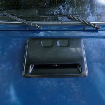 Воздухозаборник капота Autodemic (малый квадрат, 20х20х7 см.) Ford Focus 2 хэтчбэк 5 дв. рестайлинг (2007-2011)