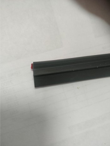 269 р. Универсальный уплотнитель FlexLine (на самоклеящейся основе, лепесток 9 mm, 1 погонный метр) Lifan Solano  дорестайлинг (2010-2015). Увеличить фотографию 4