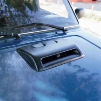399 р. Воздухозаборник капота Autodemic (малый квадрат, 20х20х7 см.) Chevrolet Orlando (2011-2018). Увеличить фотографию 2